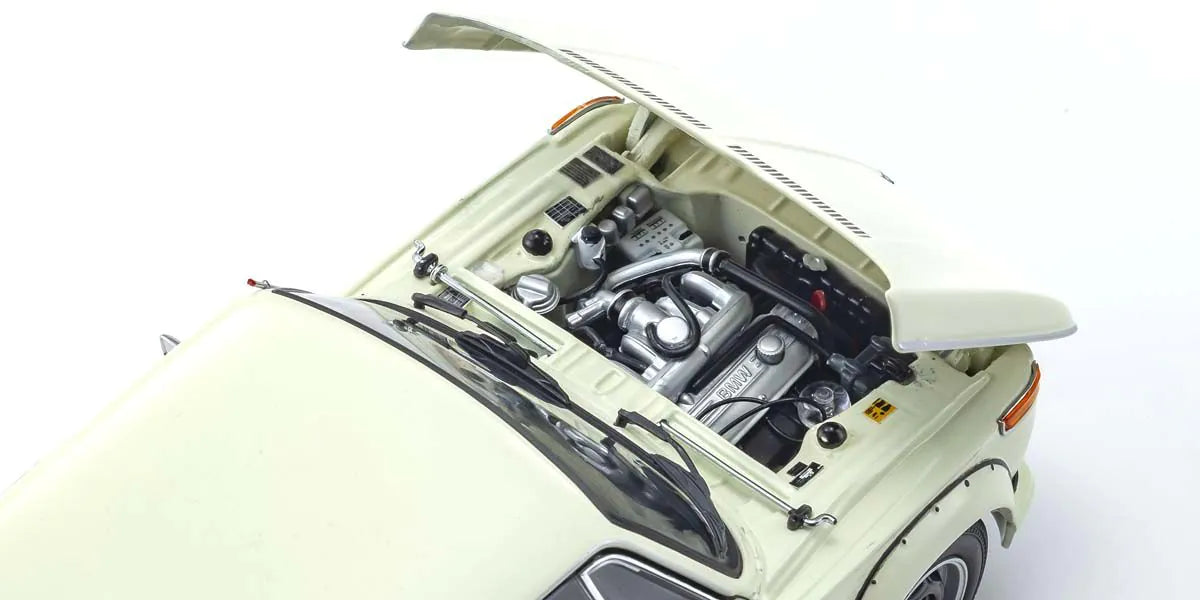 Kyosho - BMW 2002 Turbo (White) 1:18 Scale Model Car