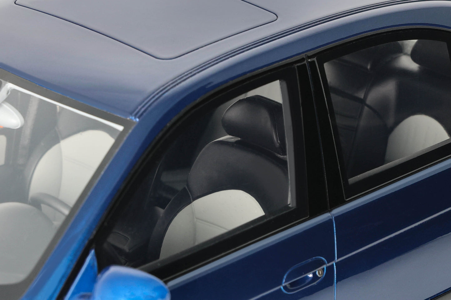 OttOmobile - BMW M5 (E39) Sedan (Avus Blue) 1:12 Scale Model Car