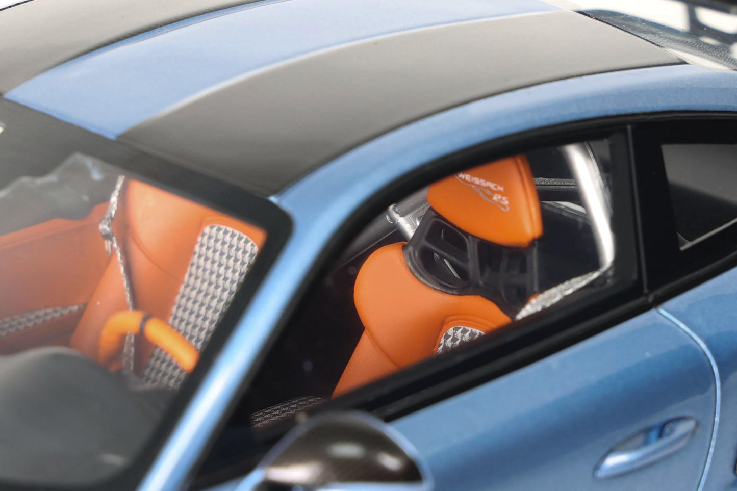 GT Spirit - Porsche 911 GT2 RS (991.2)(Gemini Blue) 1:18 Scale Model Car - Model Cars Canada Inc.