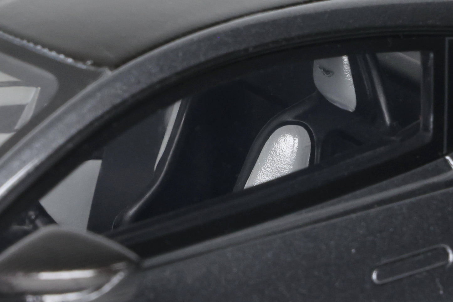 GT Spirit - Aston Martin V12 Vantage (Magnetic Silver) 1:18 Scale Model - Model Cars Canada Inc.