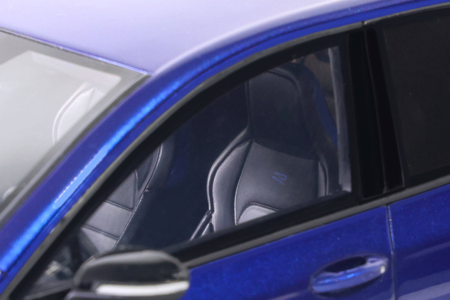 OttOmobile - Volkswagen Golf R (MK8) 3 Doors (Lapiz Blue) 1:18 Scale Model - Model Cars Canada Inc.