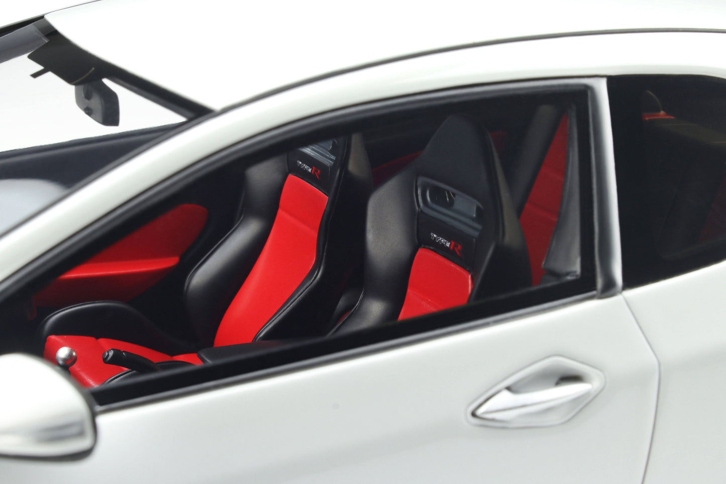 OttOmobile - Mugen Honda Civic Type R (FN2) (Taffeta White) 1:18 Scale Model - Model Cars Canada Inc.