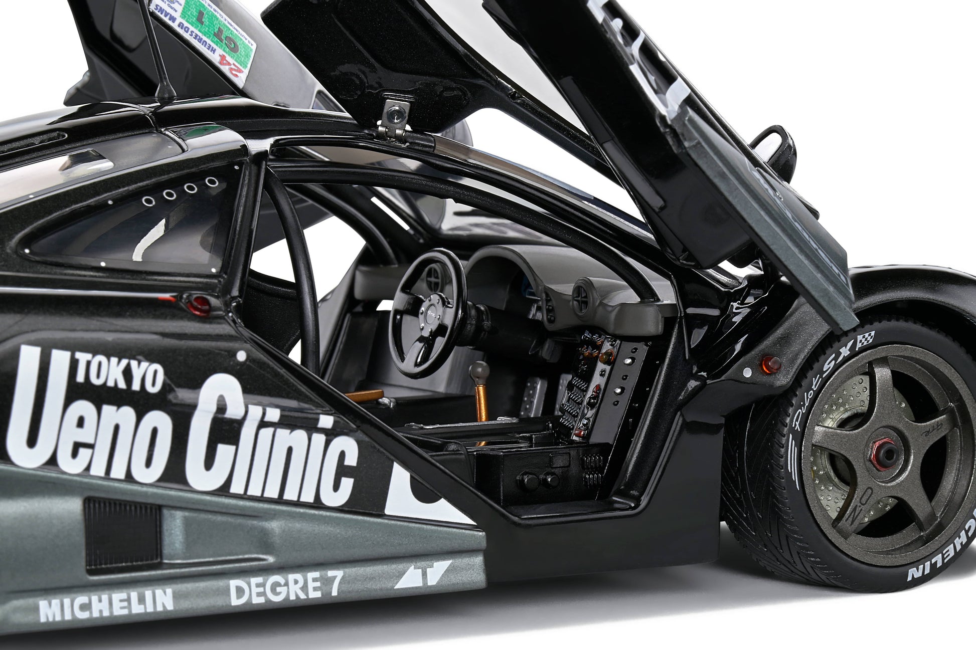 Solido - McLaren F1 GTR Short Tail (Tokyo Ueno) 1:18 Scale Model Car - Model Cars Canada Inc.