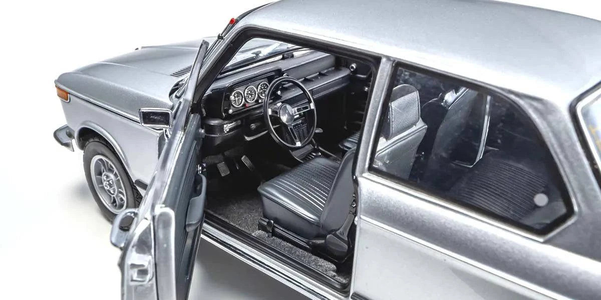 Kyosho - BMW 2002Tii (Silver) 1:18 Scale Model Car - Model Cars Canada Inc.