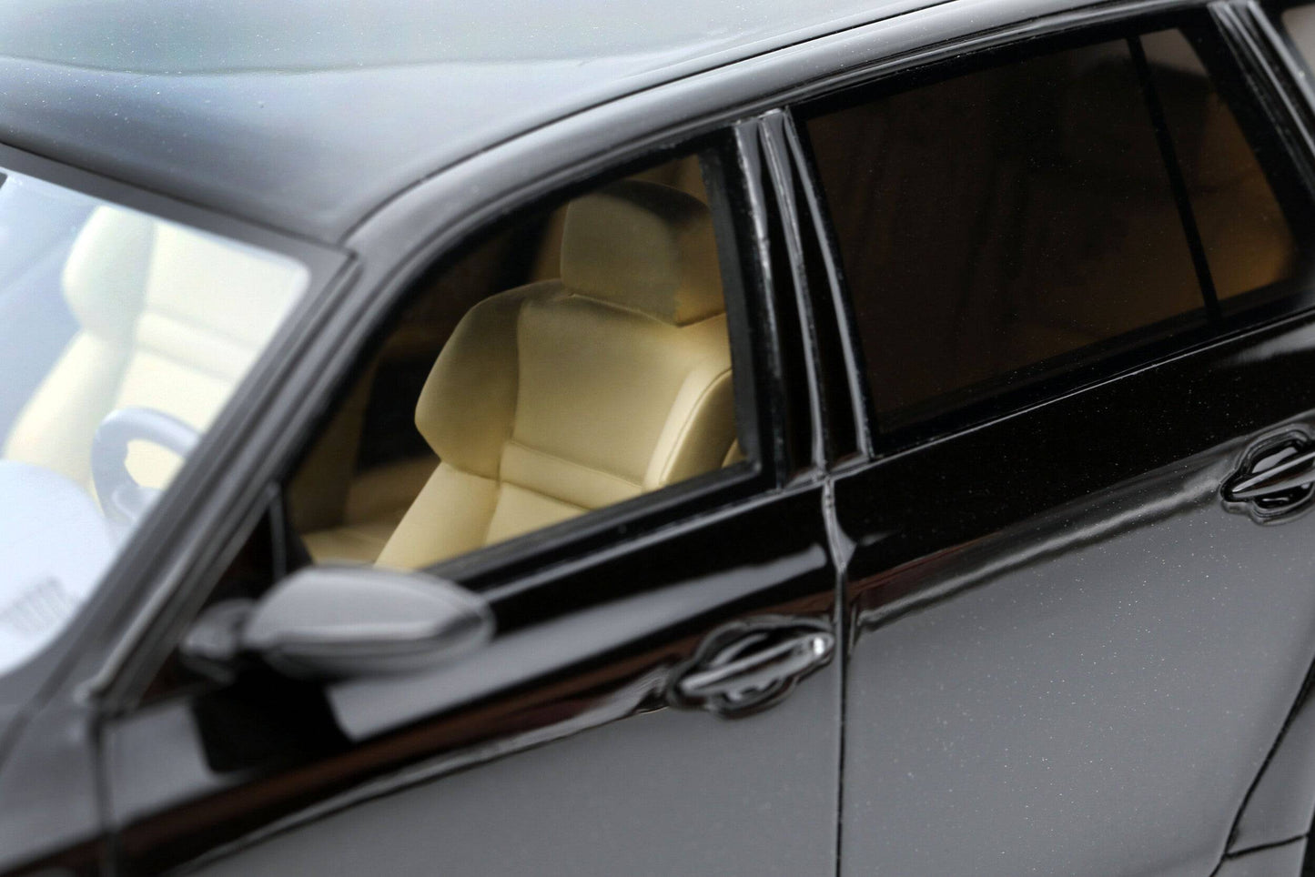 OttOmobile - BMW M5 (E61) Touring (Black Sapphire Metallic) 1:18 Scale Model Car - Model Cars Canada Inc.