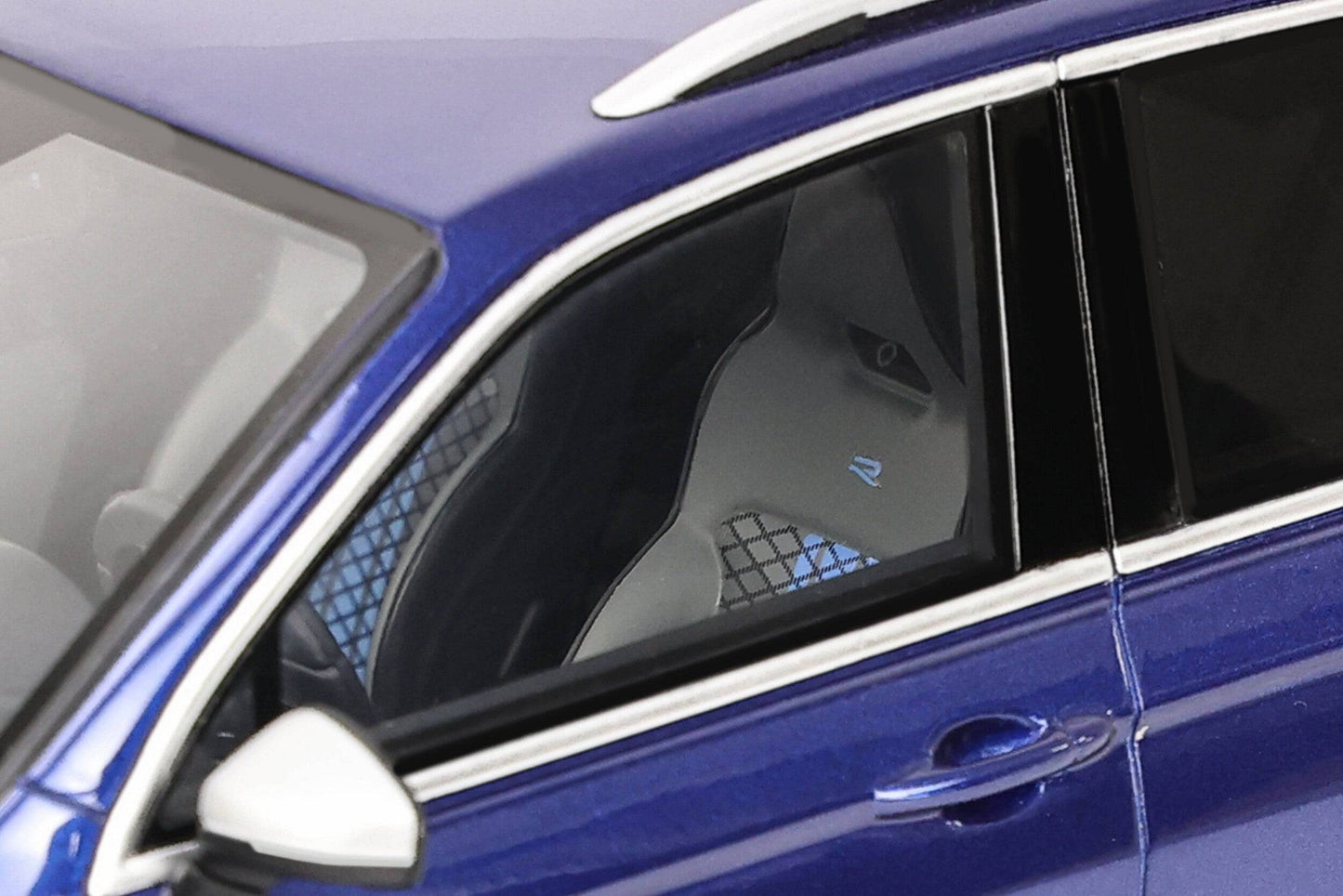 OttOmobile - Volkswagen Tiguan R (Lapiz Blue Metallic) 1:18 Scale Scale Model - Model Cars Canada Inc.