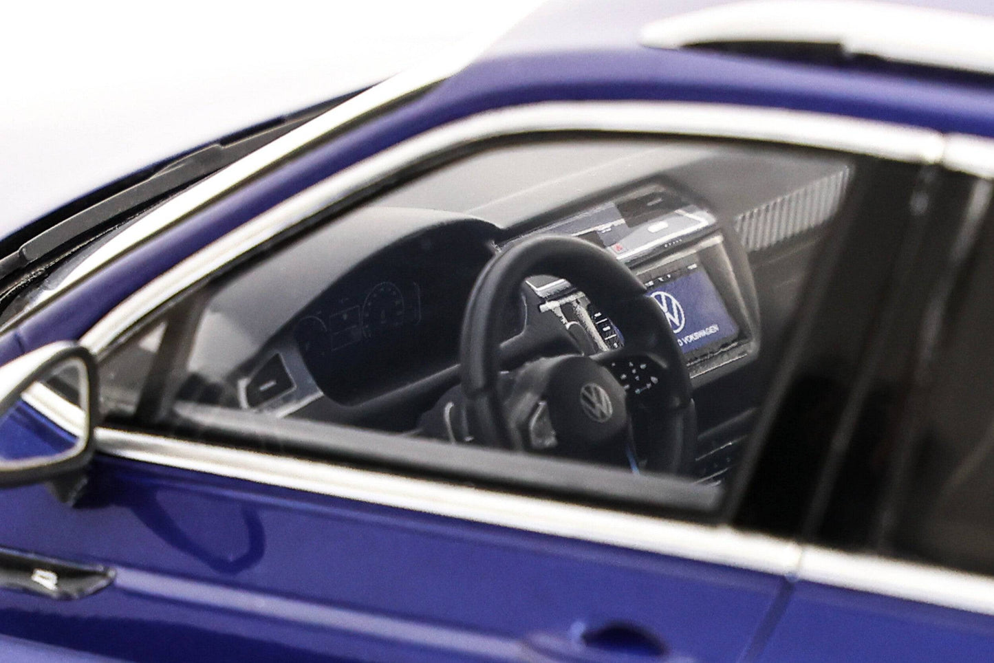 OttOmobile - Volkswagen Tiguan R (Lapiz Blue Metallic) 1:18 Scale Scale Model - Model Cars Canada Inc.