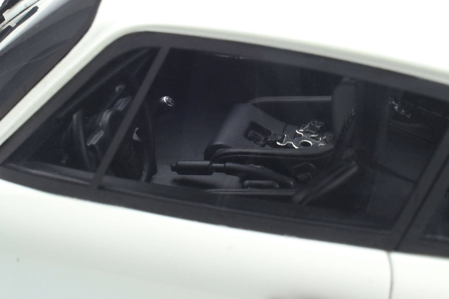 GT Spirit - Porsche 911 SC RS (1984) (Grand Prix White) 1:18 Scale Model Car - Model Cars Canada Inc.