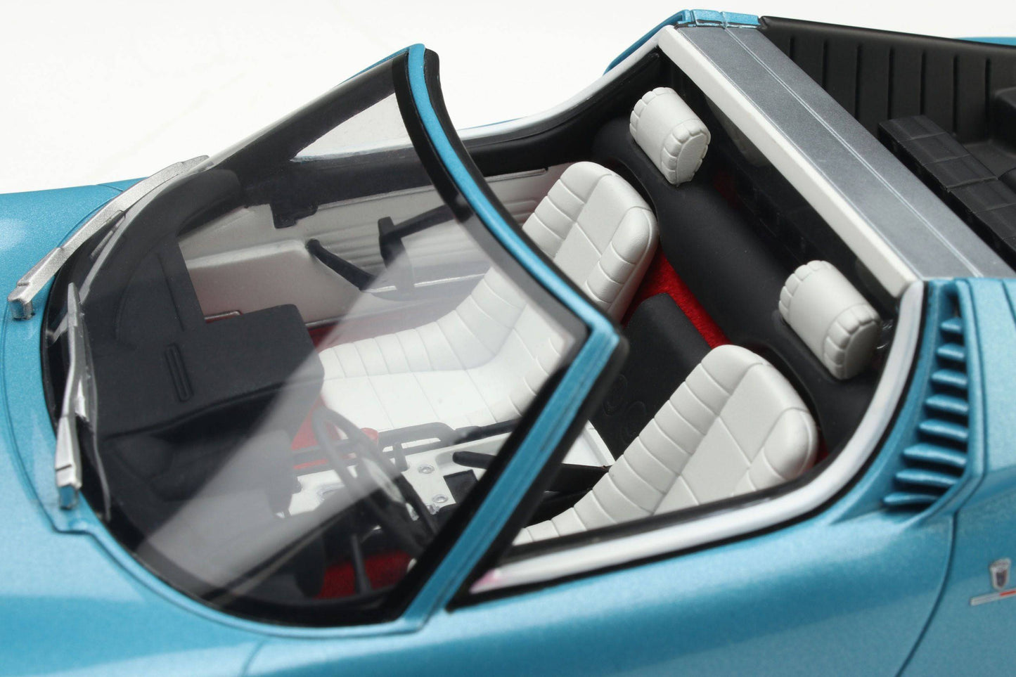 GT Spirit - Lamborghini Miura P400 Roadster (1968) (Azzuro Cielo Blue) 1:18 Scale Model Car - Model Cars Canada Inc.