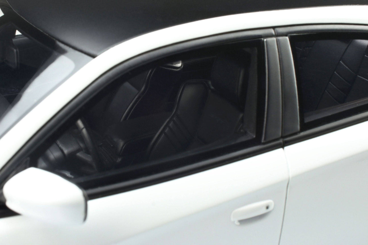 GT Spirit - Dodge Charger SRT Hellcat Redeye (2021) (White) 1:18 Scale Model Car - Model Cars Canada Inc.