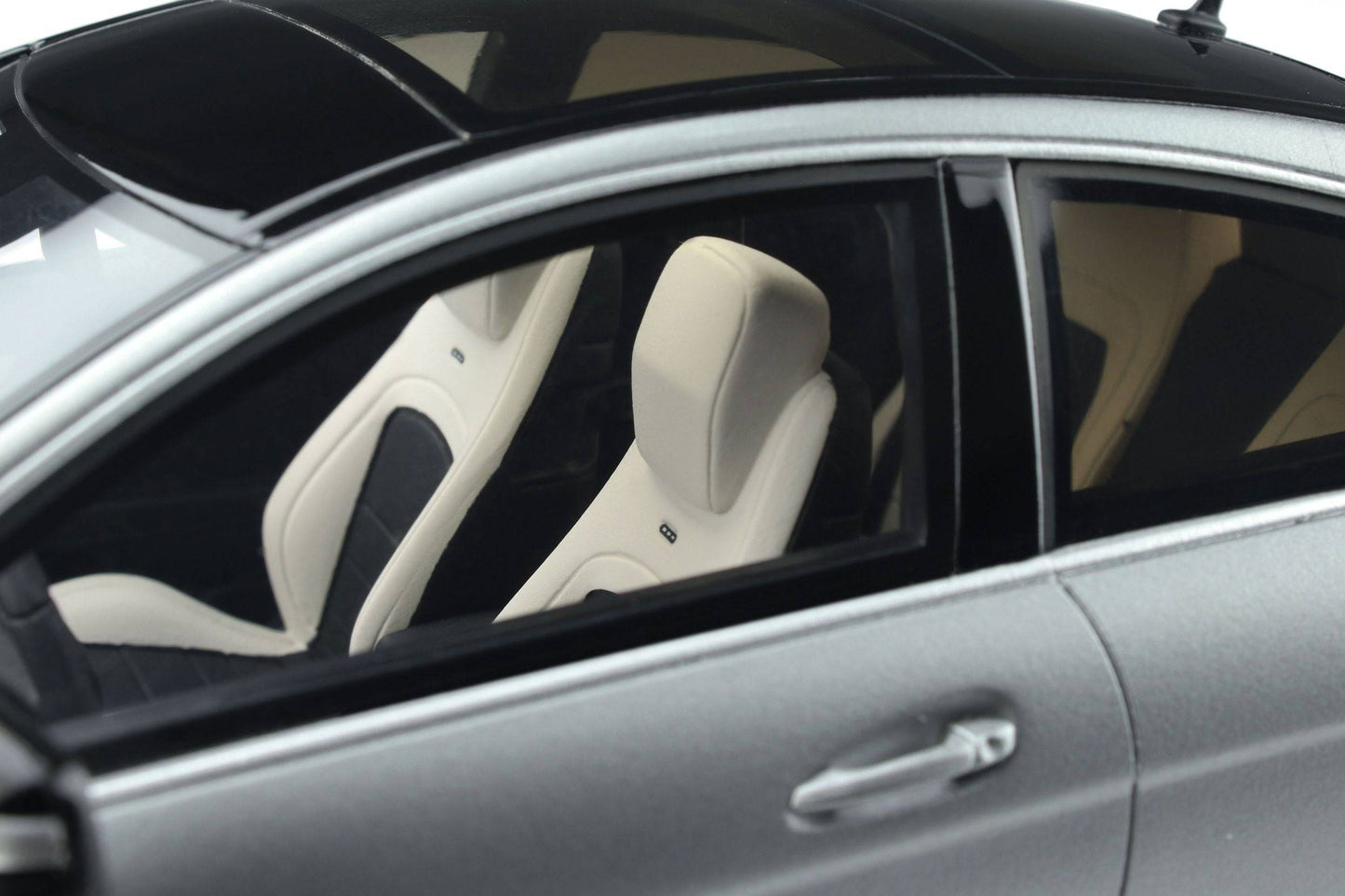 GT Spirit - Mercedes-Benz C63 AMG "Edition 507" (W204) (Designo Magno Platinum Matte) 1:18 Scale Model Car