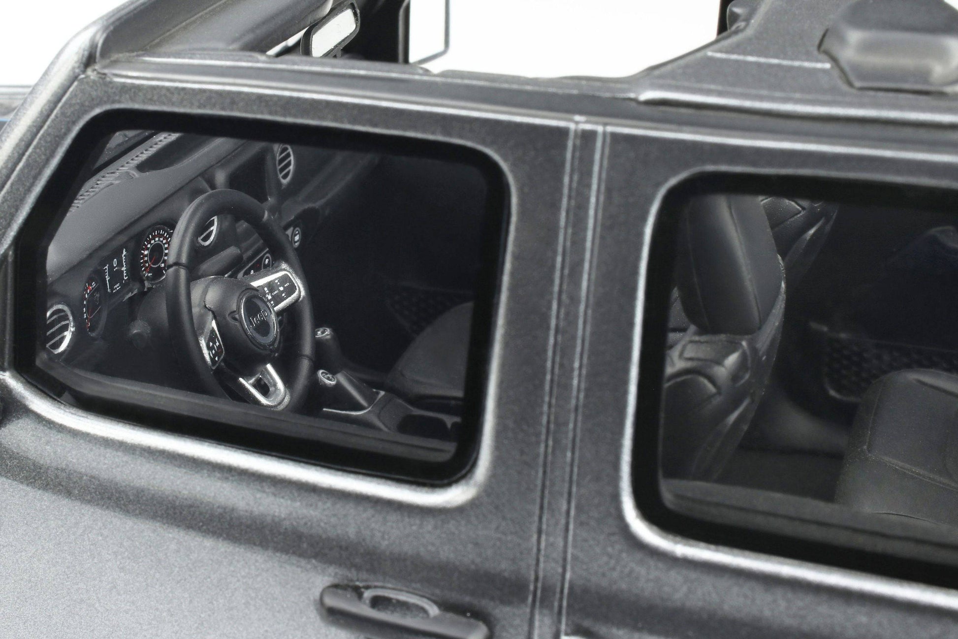 GT Spirit - Jeep Wrangler 4xe (Silver Zynith Clearcoat) 1:18 Scale Model Car - Model Cars Canada Inc.