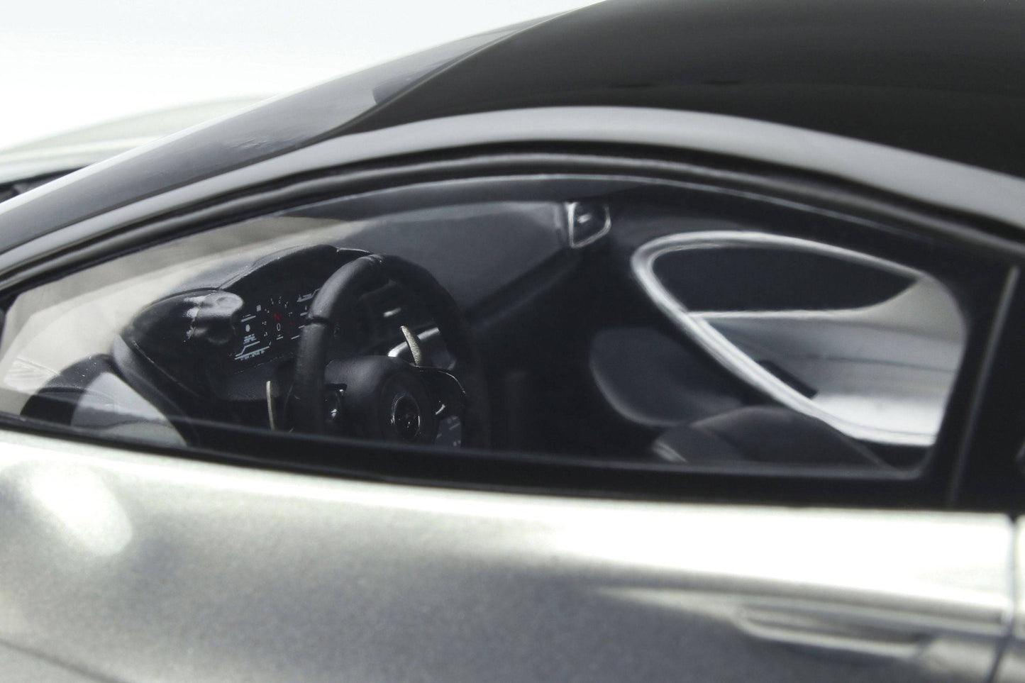 GT Spirit - McLaren Artura (Ice Silver Metallic) 1:18 Scale Model Car - Model Cars Canada Inc.