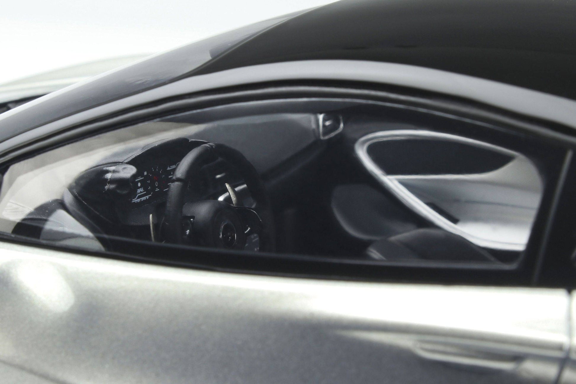 GT Spirit - McLaren Artura (Ice Silver Metallic) 1:18 Scale Model Car - Model Cars Canada Inc.