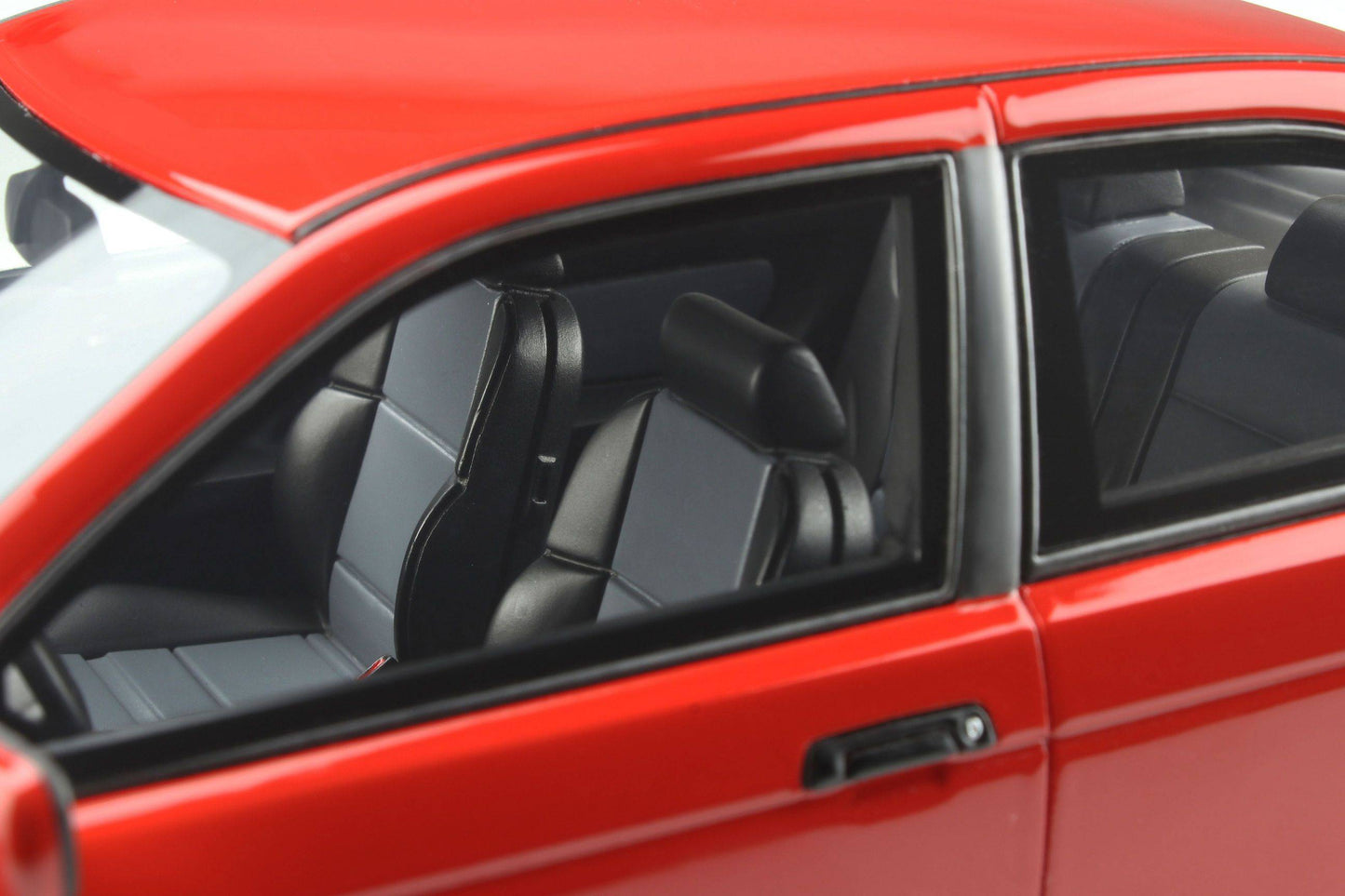 OttOmobile - BMW 318i (E36) Compact (Red) 1:18 Scale Model Car