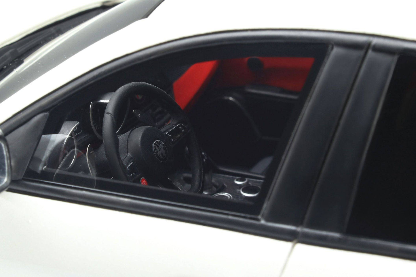 OttOmobile - Alfa Romeo Giulia Quadrifoglio (2019) (White) 1:18 Scale Model Car - Model Cars Canada Inc.