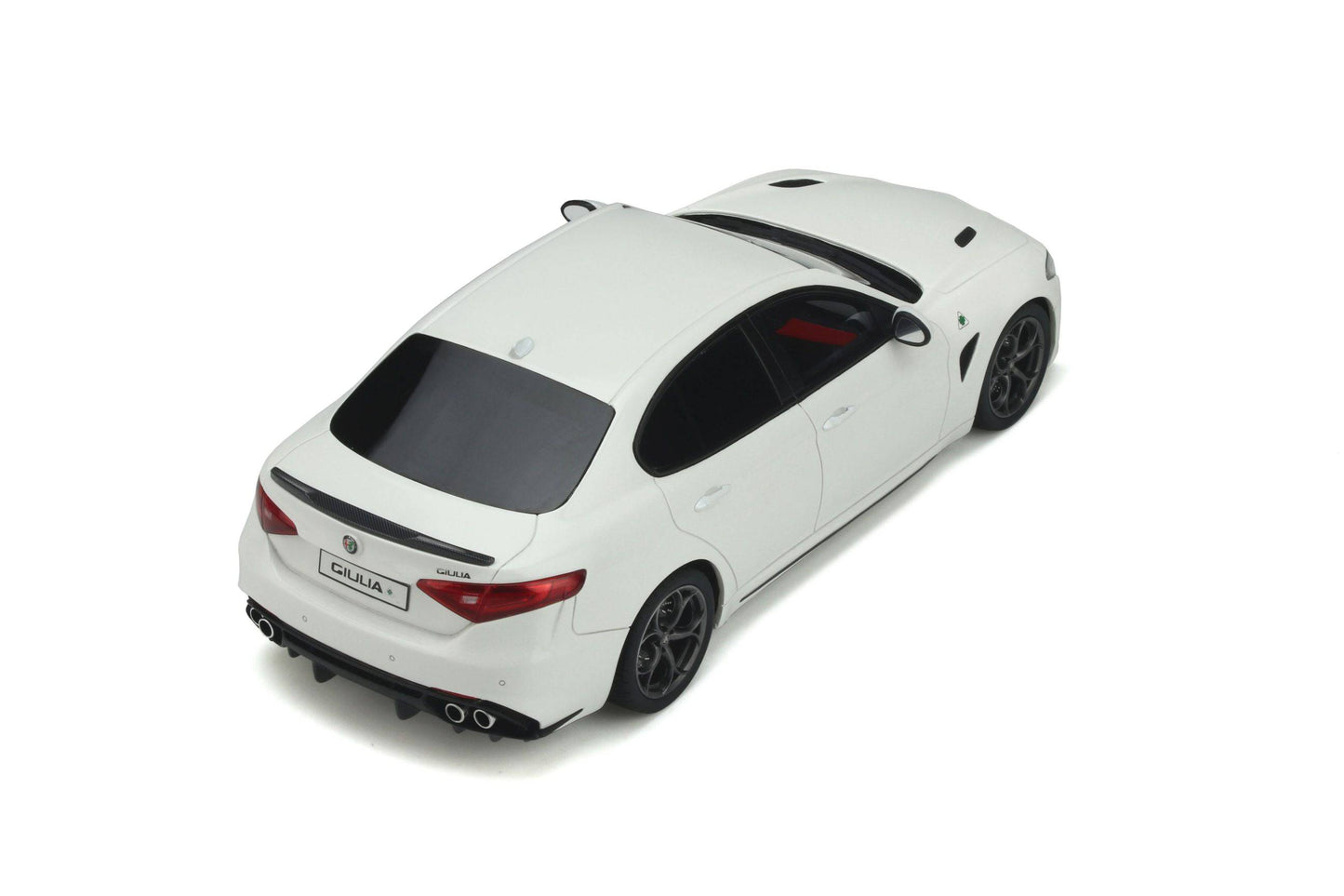 OttOmobile - Alfa Romeo Giulia Quadrifoglio (2019) (White) 1:18 Scale Model Car - Model Cars Canada Inc.