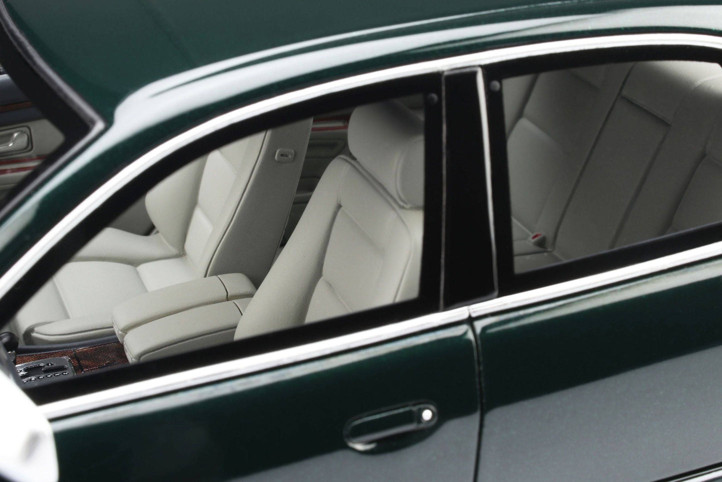 OttOmobile - Audi S8 (D2) (Green) 1:18 Scale Model Car - Model Cars Canada Inc.