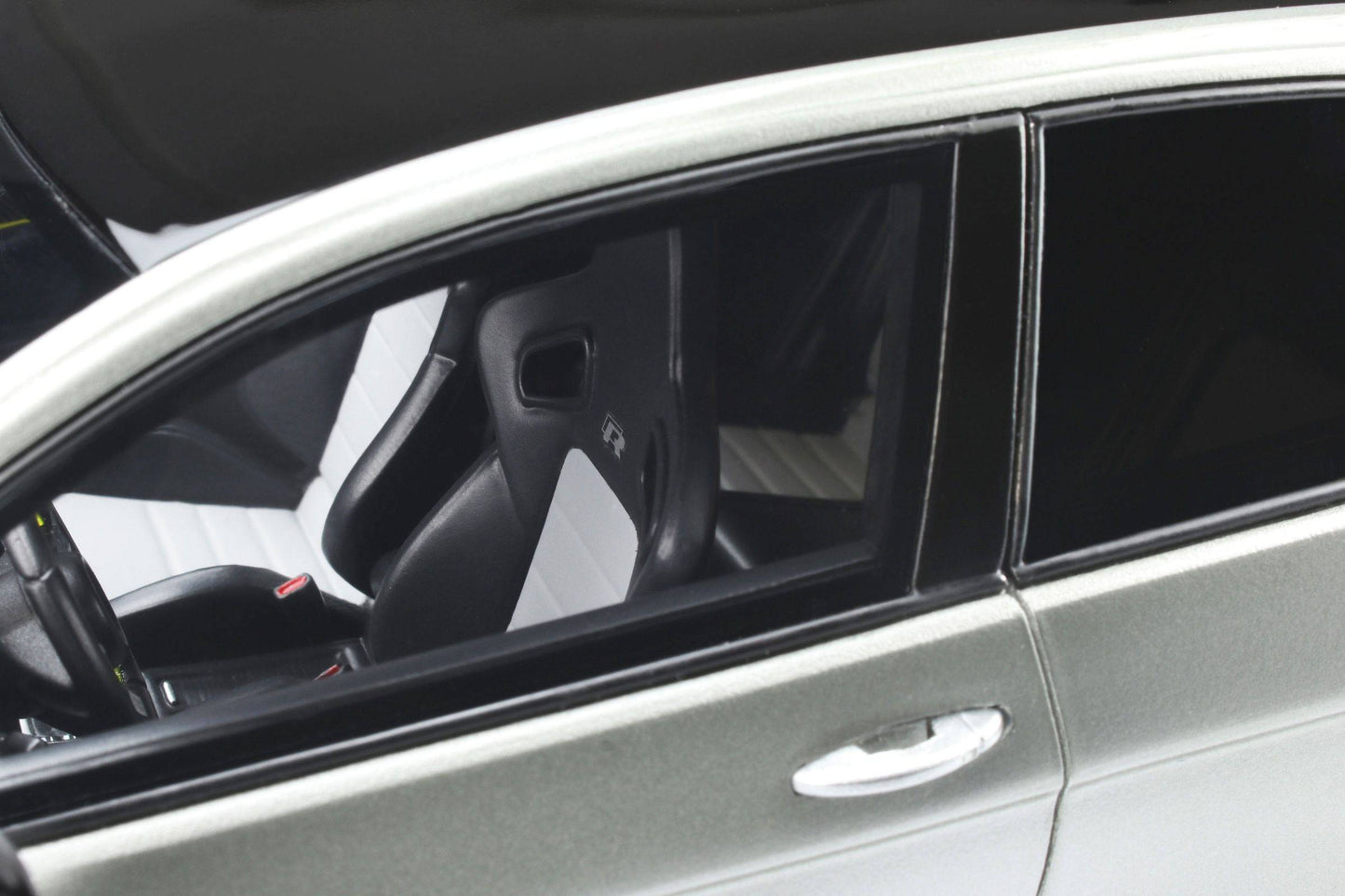 OttOmobile - Volkswagen Golf R400 Concept (MK7) (Reflex Silver) 1:18 Scale Model Car - Model Cars Canada Inc.