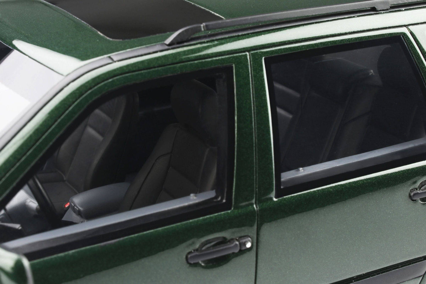 OttOmobile - Volvo V850 T5-R (1995) (Green) 1:18 Scale Model Car - Model Cars Canada Inc.