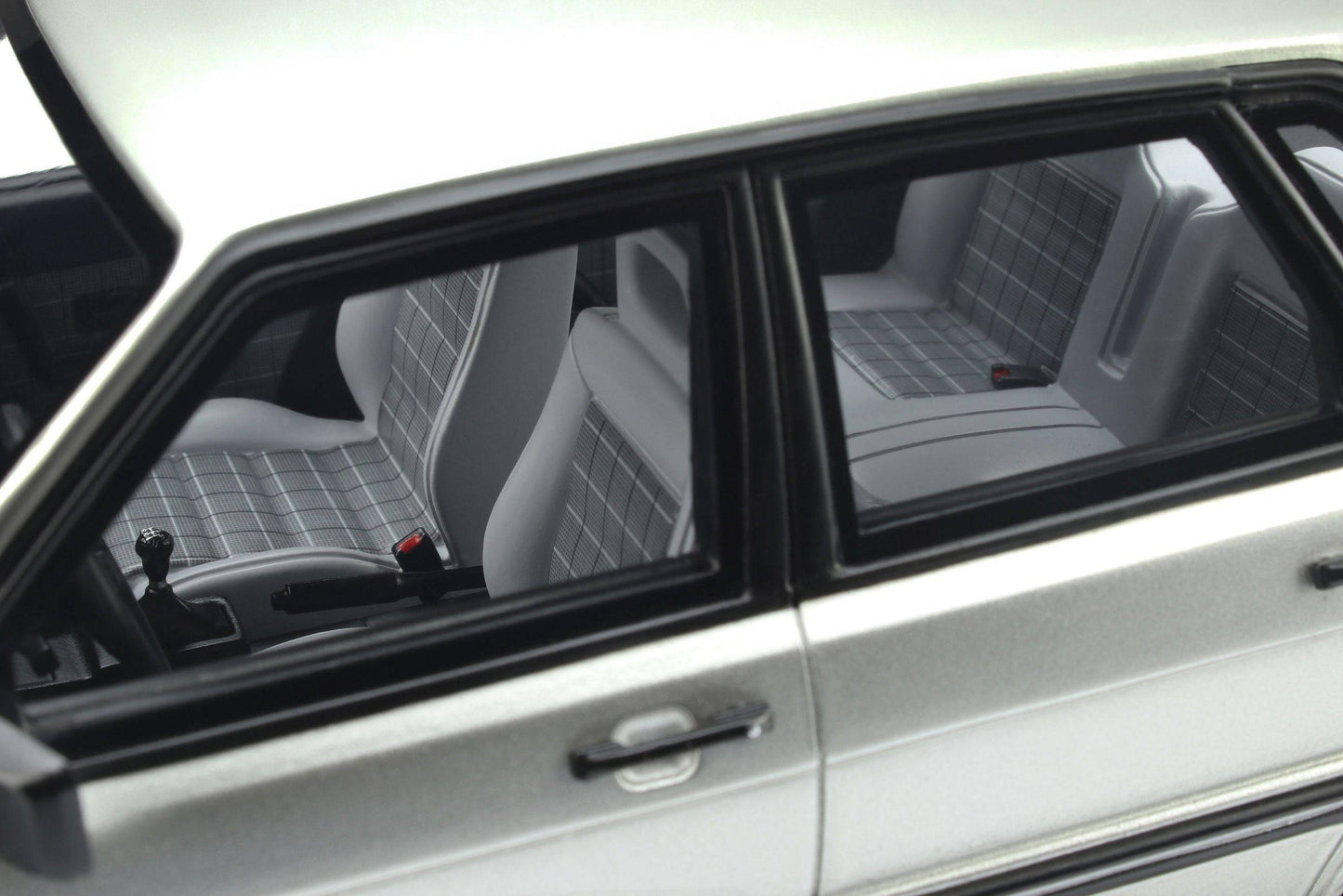 OttOmobile - Audi 80 Quattro (B2) (Zermatt Silver) 1:18 Scale Model Car