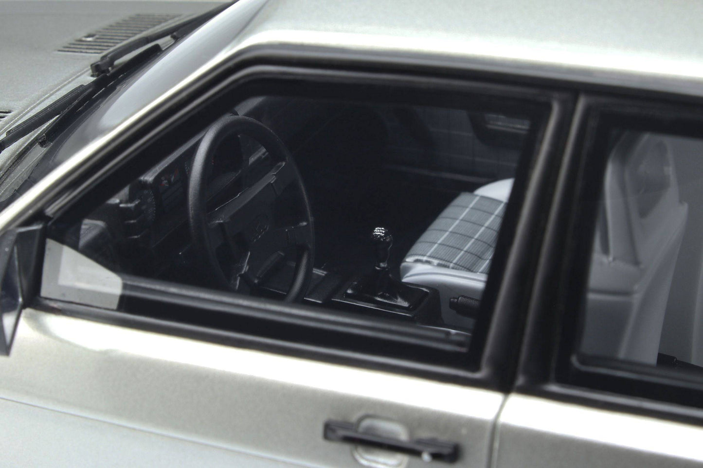 OttOmobile - Audi 80 Quattro (B2) (Zermatt Silver) 1:18 Scale Model Car