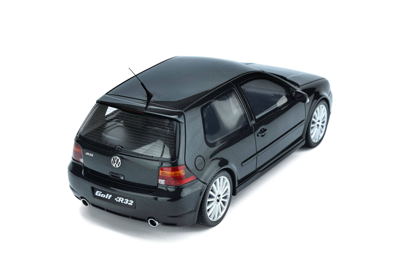 OttOmobile - Volkswagen Golf R32 (MKIV) (Black Magic Pearl) 1:18 Scale Model Car - Model Cars Canada Inc.
