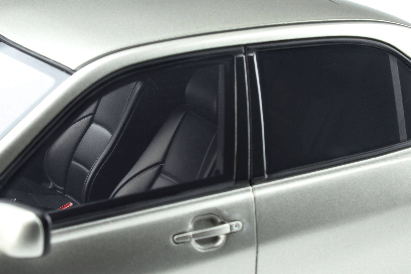 OttOmobile - Lexus IS200 (Millennium Silver Metallic) 1:18 Scale Model Car - Model Cars Canada Inc.