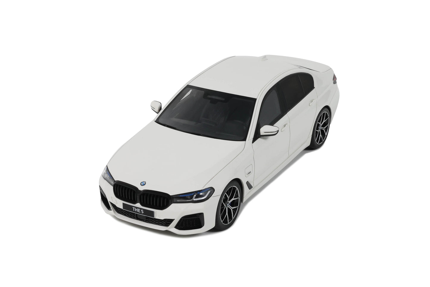 GT Spirit - BMW 545E xDrive Sedan M Sport (Alpine White 3) 1:18 Scale Model **[Pre-Order]**