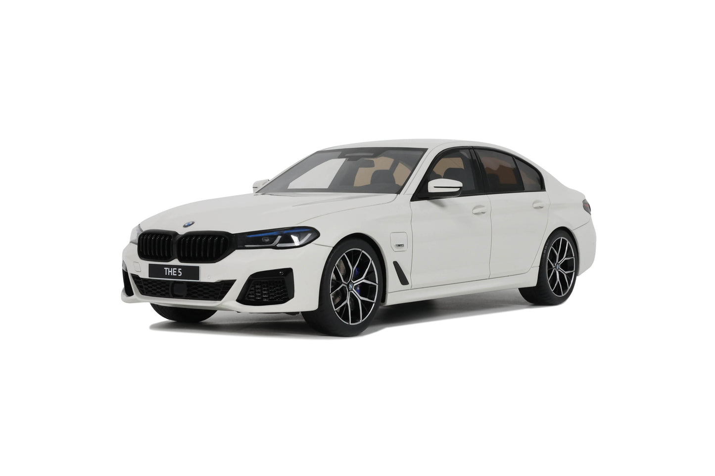 GT Spirit - BMW 545E xDrive Sedan M Sport (Alpine White 3) 1:18 Scale Model **[Pre-Order]**
