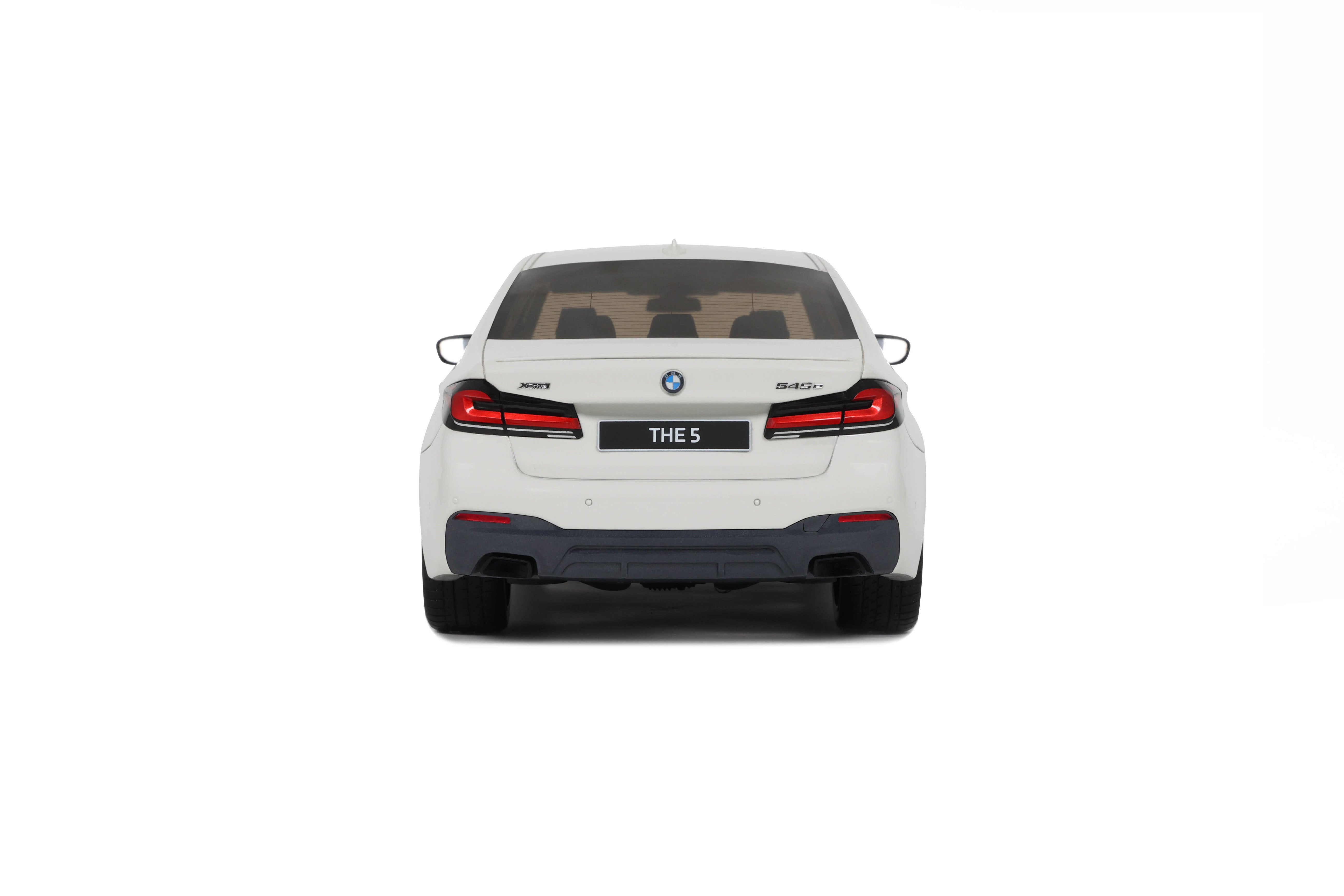 GT Spirit - BMW 545E xDrive Sedan M Sport (Alpine White 3) 1:18 Scale