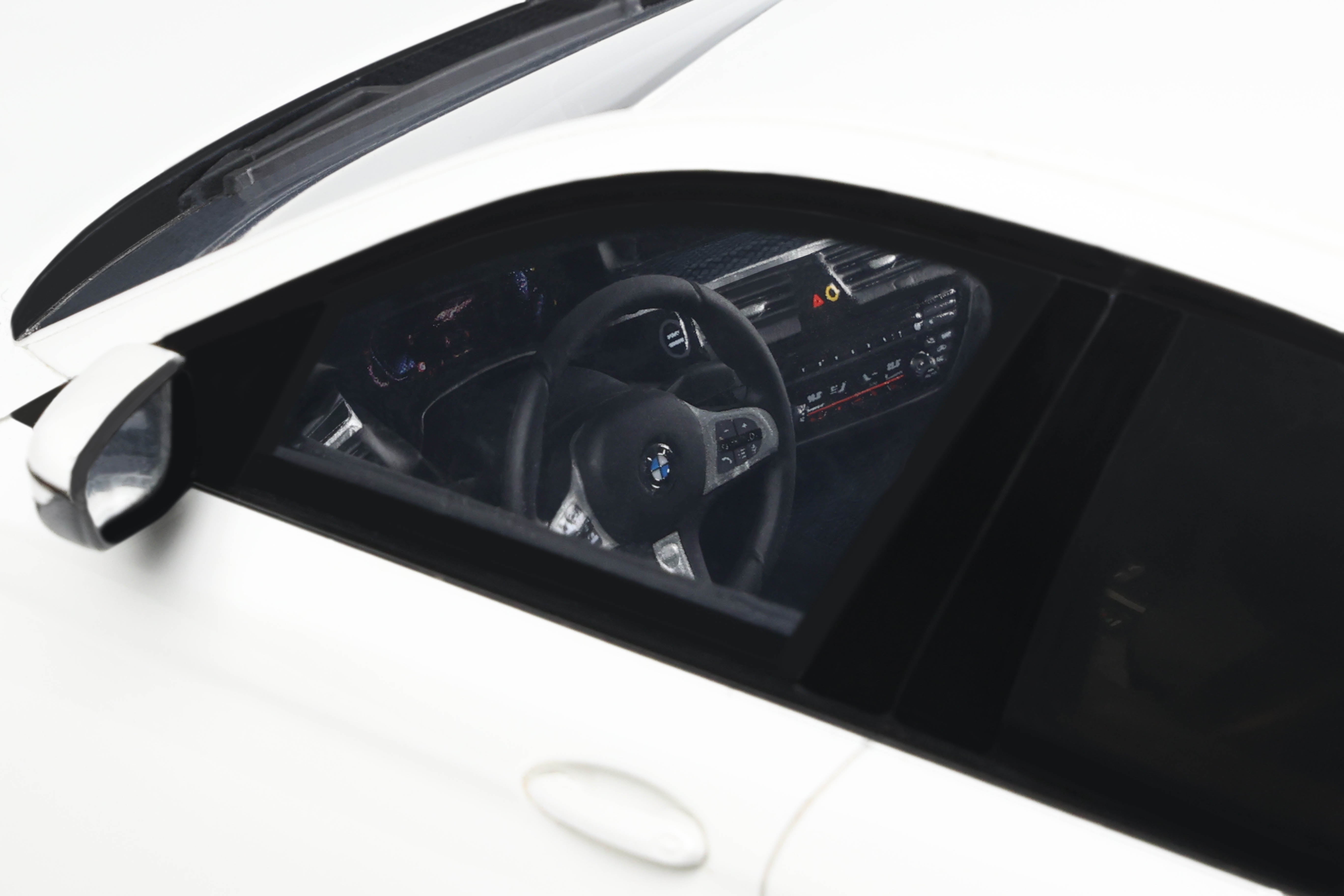 GT Spirit - BMW 545E xDrive Sedan M Sport (Alpine White 3) 1:18 Scale