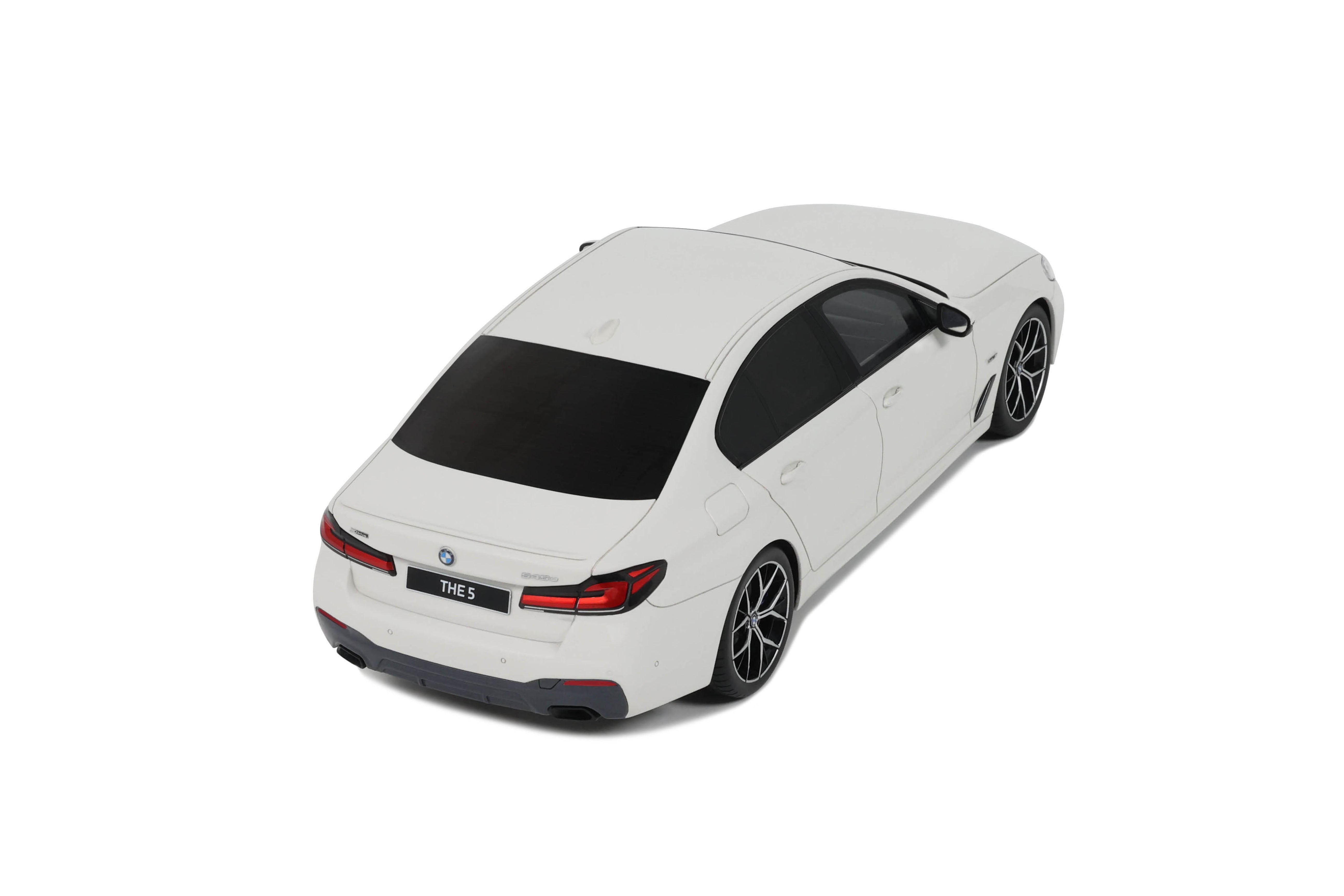 GT Spirit - BMW 545E xDrive Sedan M Sport (Alpine White 3) 1:18 Scale