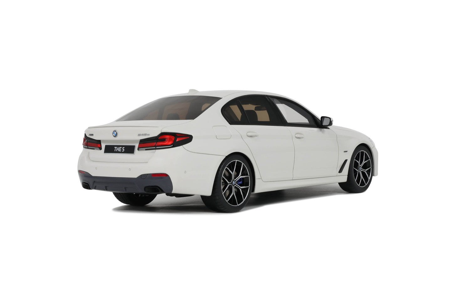 GT Spirit - BMW 545E xDrive Sedan M Sport (Alpine White 3) 1:18 Scale Model **[Pre-Order]**