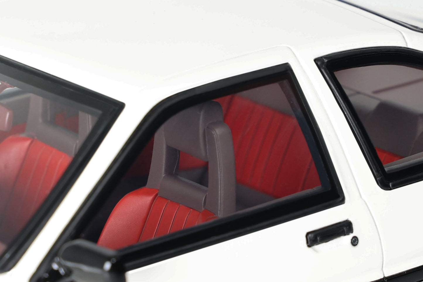 OttOmobile - Toyota Corolla Sprinter Trueno (AE86) (Panda) 1:18 Scale Model Car