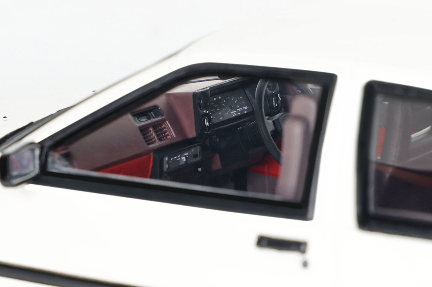 OttOmobile - Toyota Corolla Sprinter Trueno (AE86) (Panda) 1:18 Scale Model Car