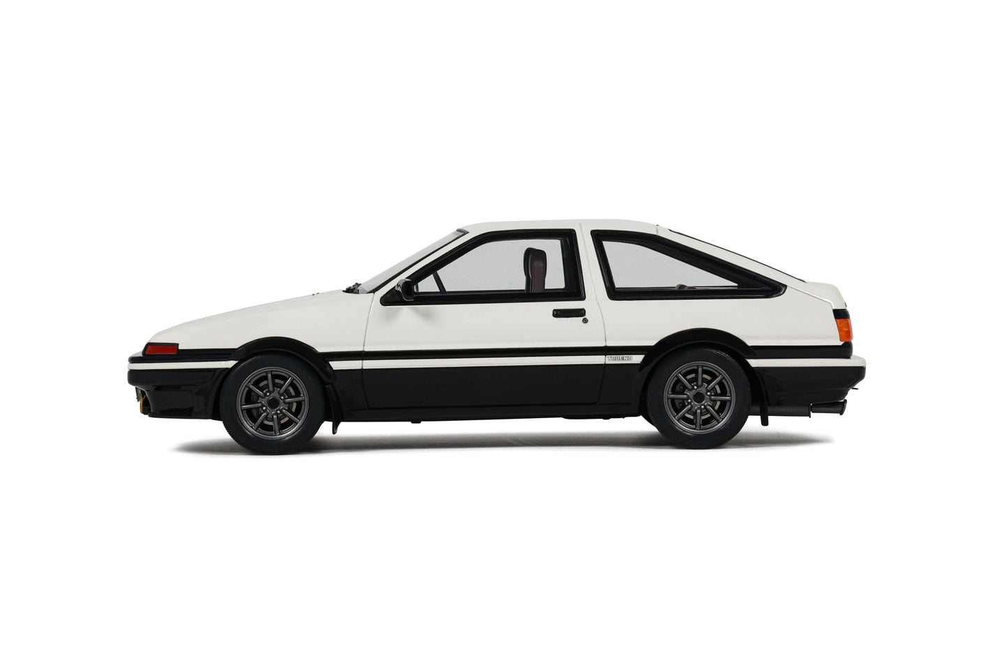 OttOmobile - Toyota Corolla Sprinter Trueno (AE86) (Panda) 1:18 Scale Model Car