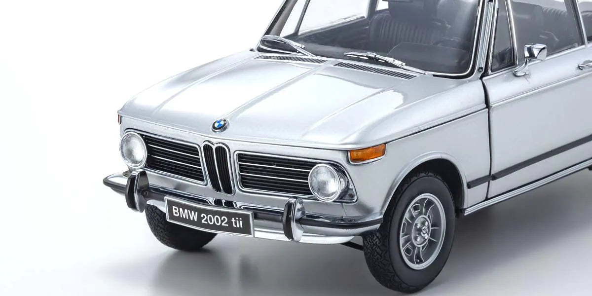 Kyosho - BMW 2002Tii (Silver) 1:18 Scale Model Car