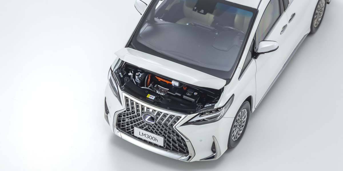 Kyosho - Lexus LM300h (Pearl White) 1:18 Scale Model Car - Model Cars Canada Inc.