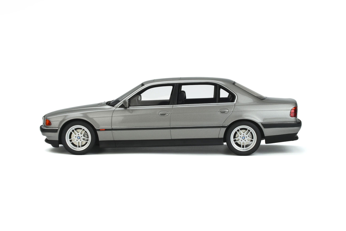 OttOmobile - BMW 750IL (E38) (Aspen Silver Metallic) 1:18 Scale Model Car