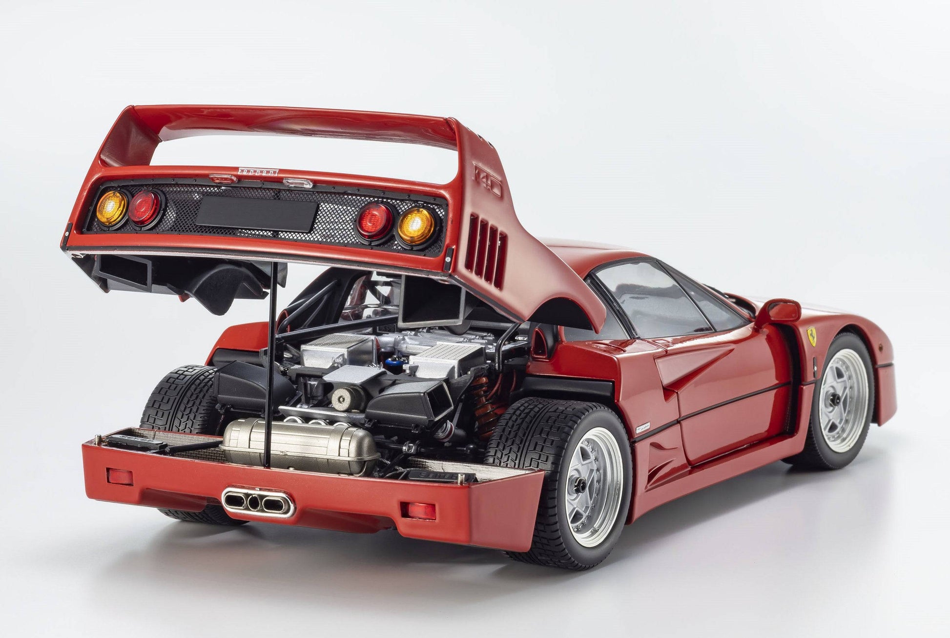Kyosho Ferrari F40 Street (Rosso Corsa Red) 1:18 Scale Model Car