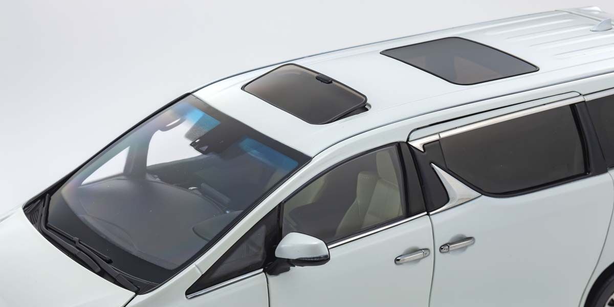 Kyosho - Lexus LM300h (Pearl White) 1:18 Scale Model Car - Model Cars Canada Inc.