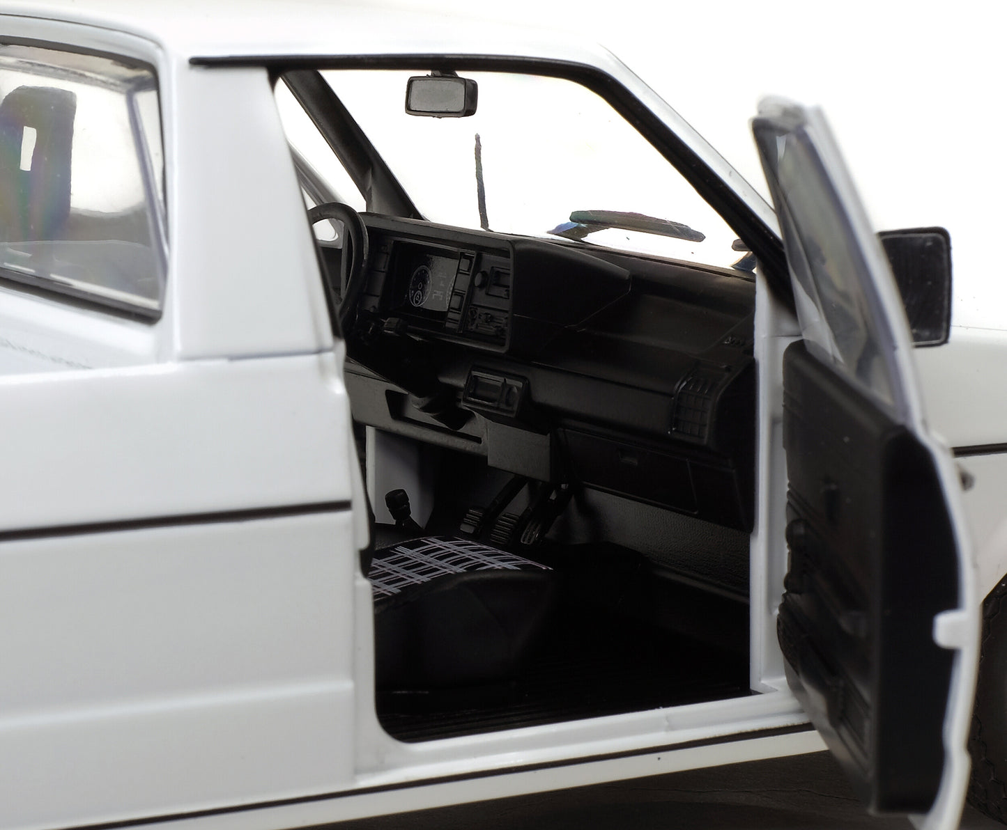 Solido - Volkswagen Caddy (MK1) (Alpine White) 1:18 Scale Model Car
